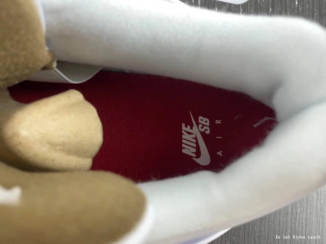 Retro SB 4 Jordan DR5415-120 0817